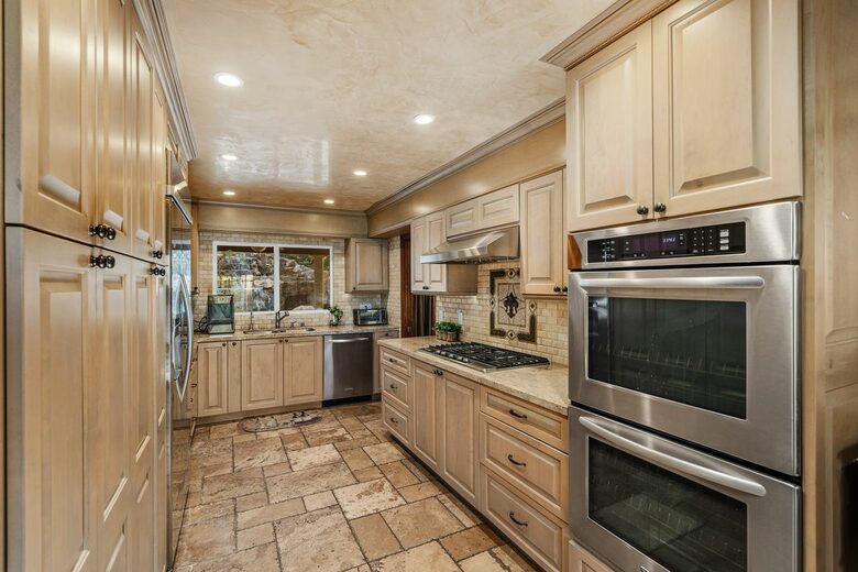 Resort Like Property in Los Angeles - Woodland Hills, California