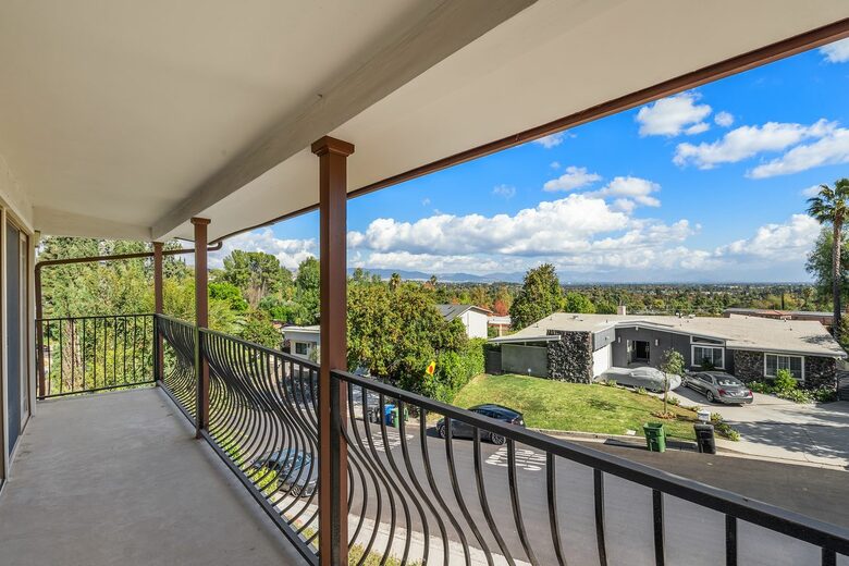 Resort Like Property in Los Angeles - Woodland Hills, California