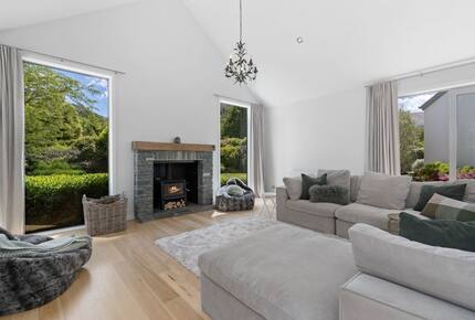Alpine Elegance in the Heart of Arrowtown - Arrowtown, New Zealand