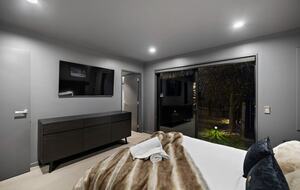 Alpine Wellness Hideaway - Lake Hayes Estate, New Zealand