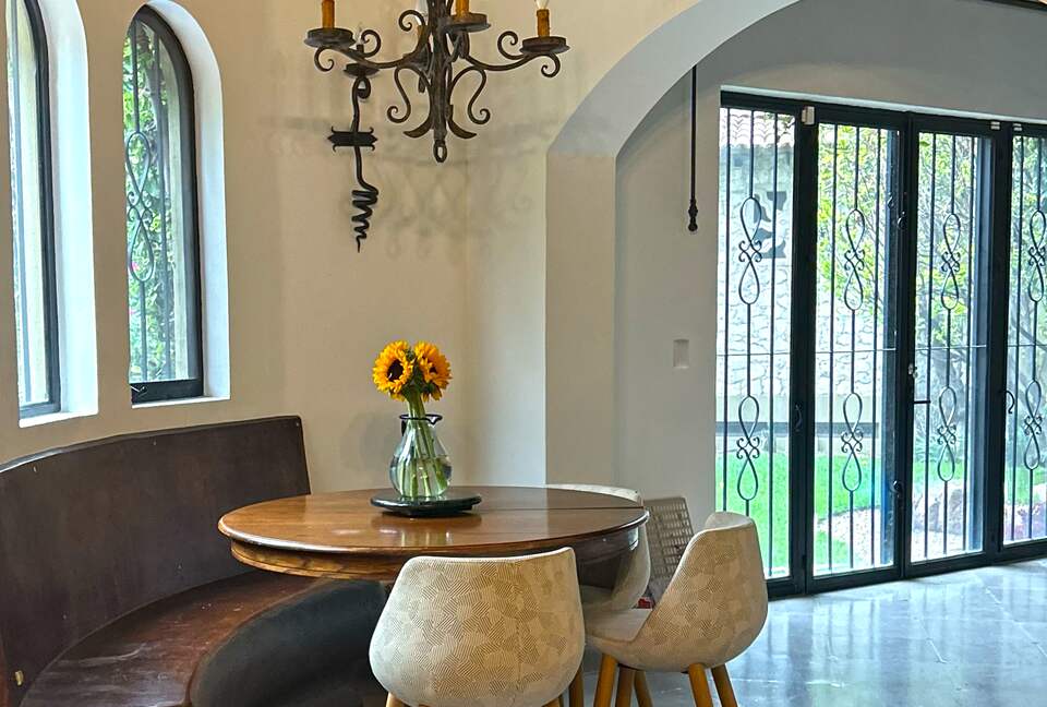 Hacienda-style sanctuary with pool, lush courtyard, and gourmet kitchen. - San Miguel de Allende, Mexico
