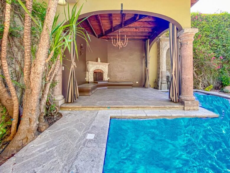 Hacienda-style sanctuary with pool, lush courtyard, and gourmet kitchen. - San Miguel de Allende, Mexico
