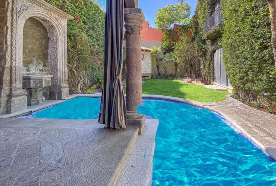 Hacienda-style sanctuary with pool, lush courtyard, and gourmet kitchen. - San Miguel de Allende, Mexico