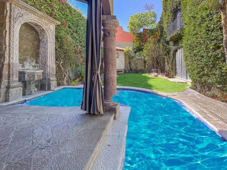 Hacienda-style sanctuary with pool, lush courtyard, and gourmet kitchen. - San Miguel de Allende, Mexico
