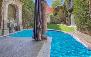 Hacienda-style sanctuary with pool, lush courtyard, and gourmet kitchen. - San Miguel de Allende, Mexico