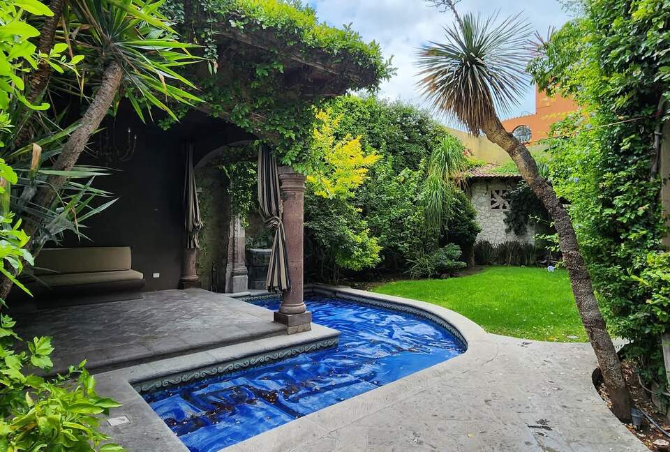 Hacienda-style sanctuary with pool, lush courtyard, and gourmet kitchen. - San Miguel de Allende, Mexico