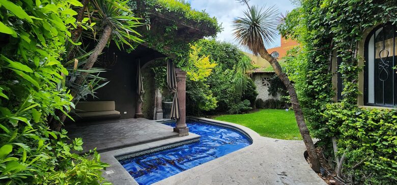 Hacienda-style sanctuary with pool, lush courtyard, and gourmet kitchen. - San Miguel de Allende, Mexico
