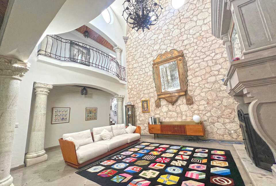 Hacienda-style sanctuary with pool, lush courtyard, and gourmet kitchen. - San Miguel de Allende, Mexico