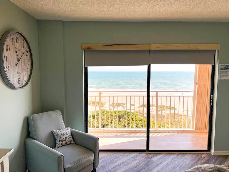 Seventh-Floor Serenity Over Cocoa Beach - Cocoa Beach, Florida