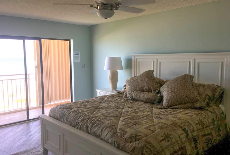 Seventh-Floor Serenity Over Cocoa Beach - Cocoa Beach, Florida