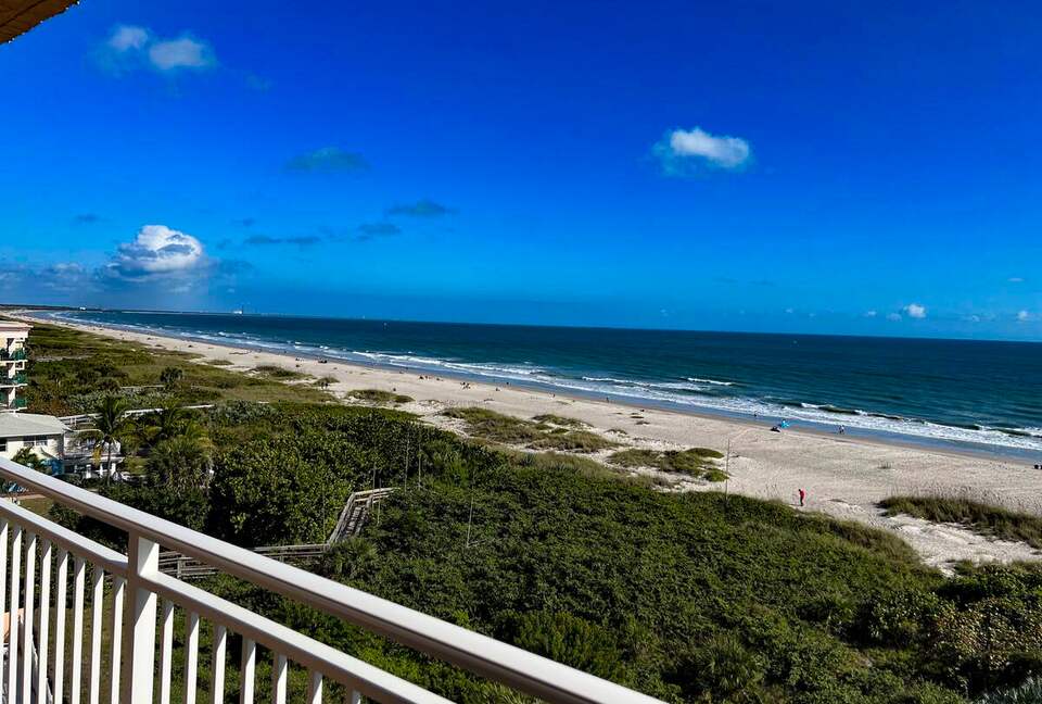 Seventh-Floor Serenity Over Cocoa Beach - Cocoa Beach, Florida