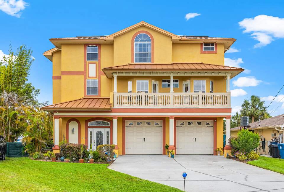 Stylish Canalfront Escape with Exceptional Amenities - Hernando Beach, Florida