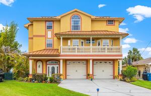 Stylish Canalfront Escape with Exceptional Amenities - Hernando Beach, Florida