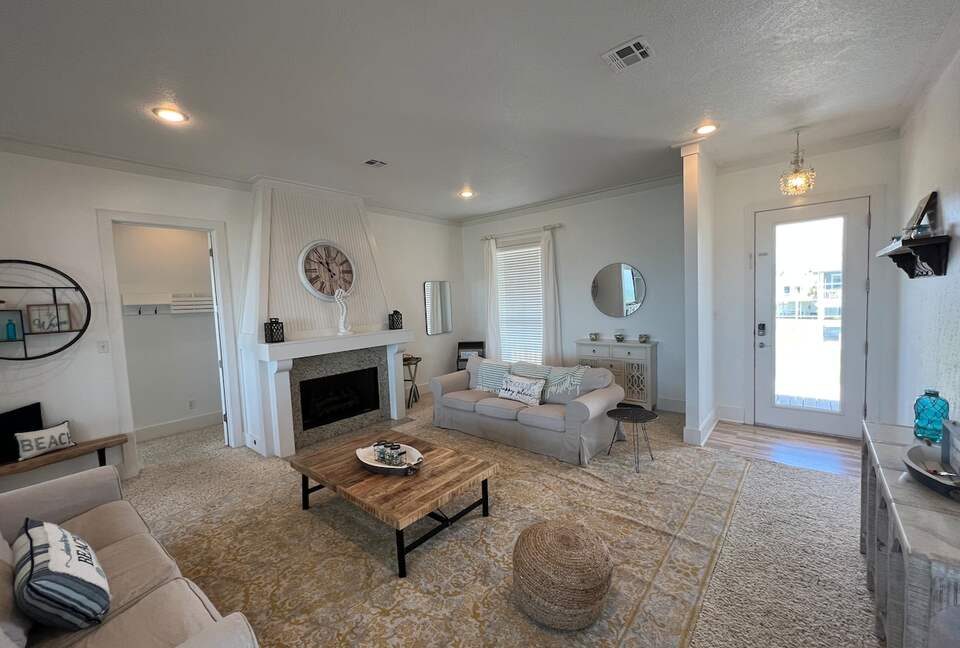 Refined Coastal Escape Overlooking Crystal Beach - Bolivar Peninsula, Texas