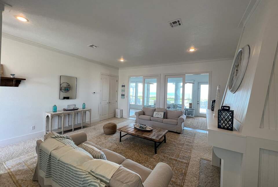 Refined Coastal Escape Overlooking Crystal Beach - Bolivar Peninsula, Texas