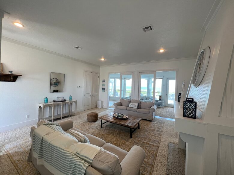 Refined Coastal Escape Overlooking Crystal Beach - Bolivar Peninsula, Texas