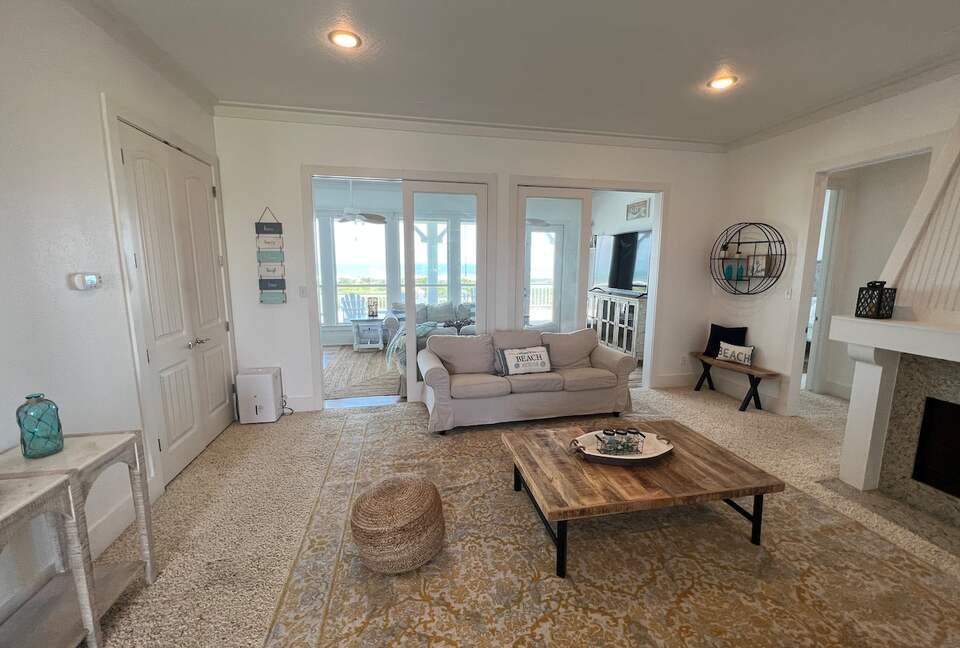Refined Coastal Escape Overlooking Crystal Beach - Bolivar Peninsula, Texas