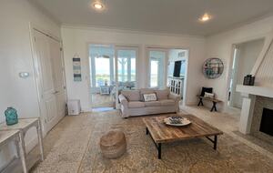 Refined Coastal Escape Overlooking Crystal Beach - Bolivar Peninsula, Texas