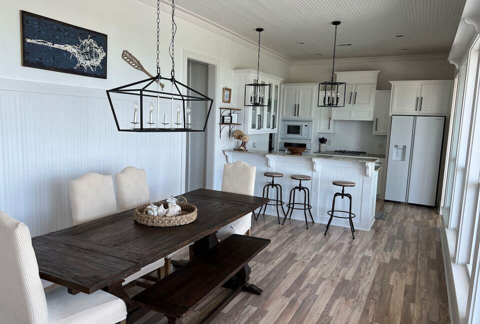 Refined Coastal Escape Overlooking Crystal Beach - Bolivar Peninsula, Texas