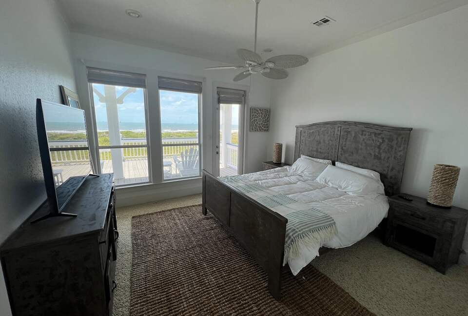 Refined Coastal Escape Overlooking Crystal Beach - Bolivar Peninsula, Texas