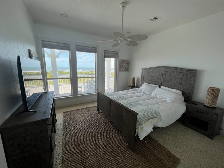 Refined Coastal Escape Overlooking Crystal Beach - Bolivar Peninsula, Texas