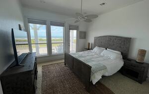 Refined Coastal Escape Overlooking Crystal Beach - Bolivar Peninsula, Texas