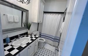 Refined Coastal Escape Overlooking Crystal Beach - Bolivar Peninsula, Texas