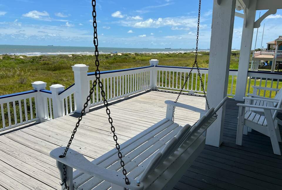 Refined Coastal Escape Overlooking Crystal Beach - Bolivar Peninsula, Texas
