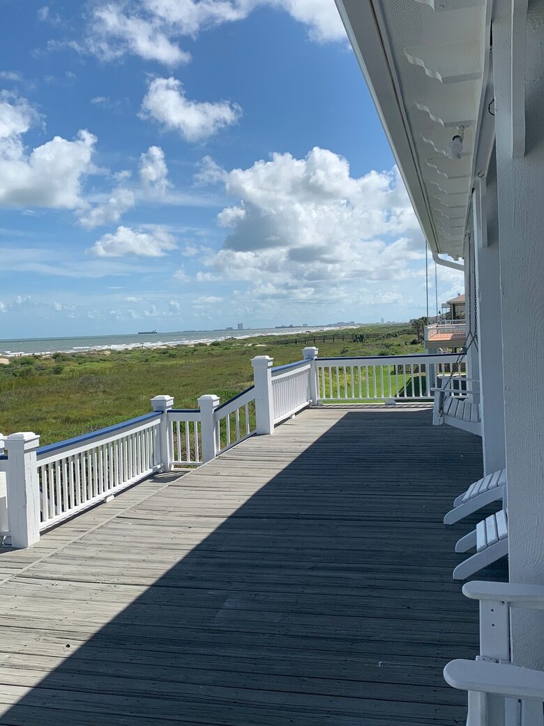 Refined Coastal Escape Overlooking Crystal Beach - Bolivar Peninsula, Texas