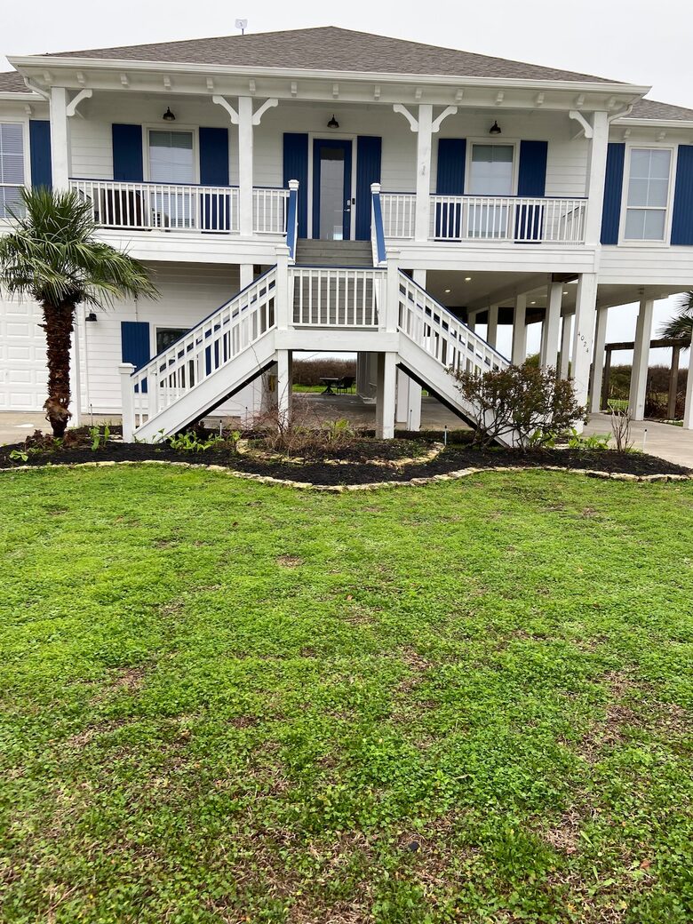 Refined Coastal Escape Overlooking Crystal Beach - Bolivar Peninsula, Texas