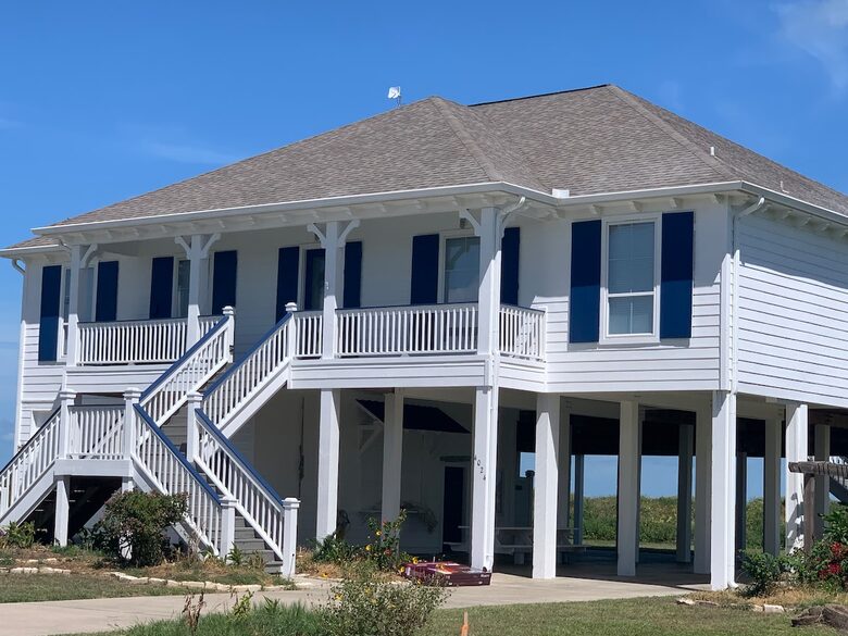 Refined Coastal Escape Overlooking Crystal Beach - Bolivar Peninsula, Texas