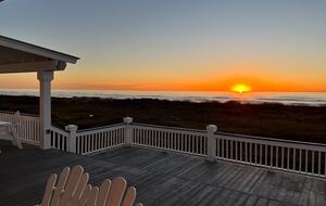 Refined Coastal Escape Overlooking Crystal Beach - Bolivar Peninsula, Texas