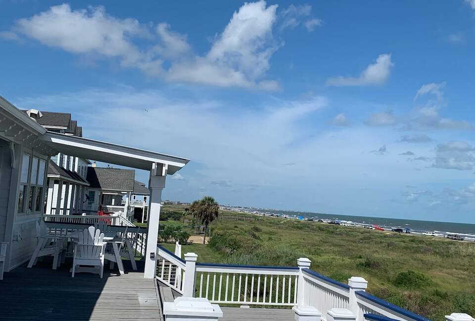 Refined Coastal Escape Overlooking Crystal Beach - Bolivar Peninsula, Texas