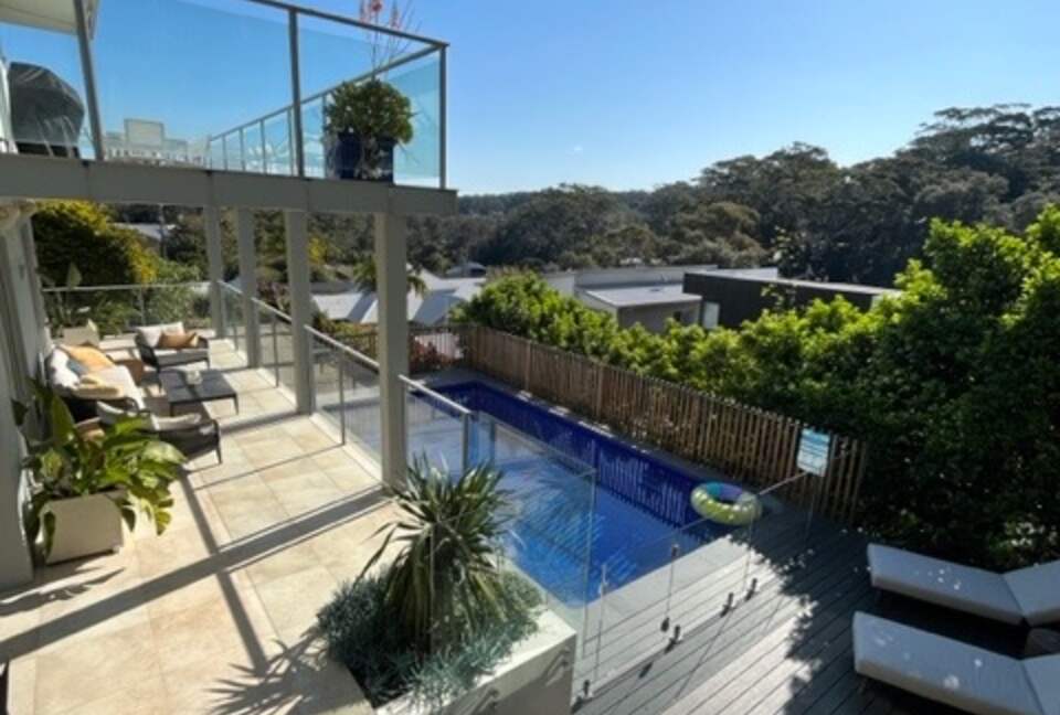 Elegant Coastal Retreat with Pool and Game Room - North Avoca, Australia