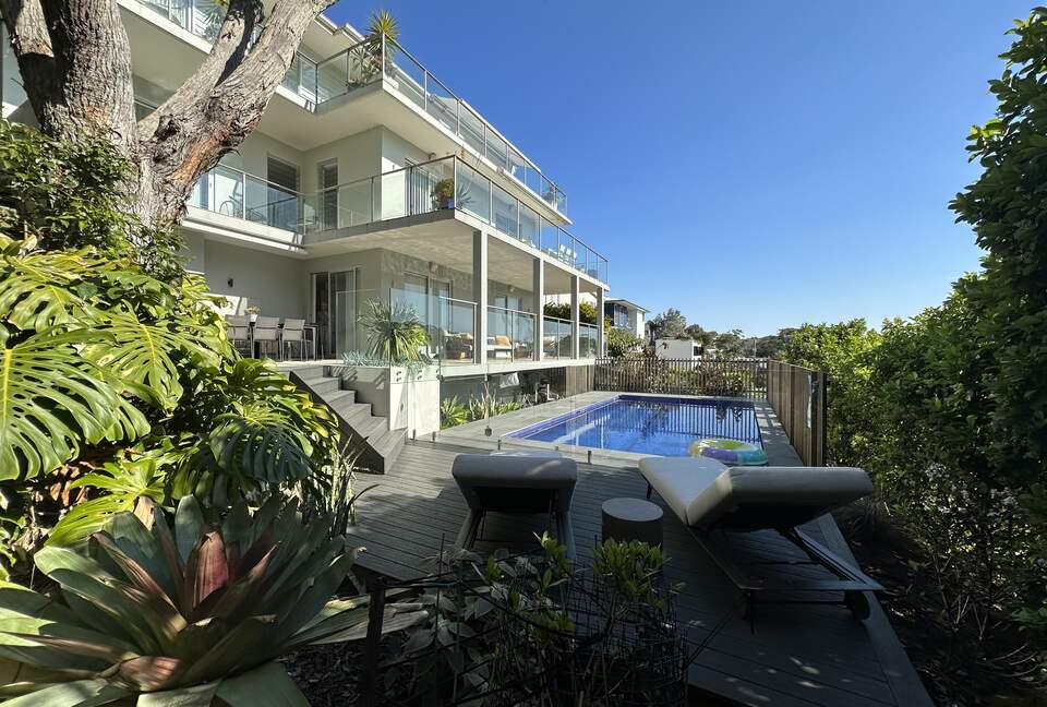 Elegant Coastal Retreat with Pool and Game Room - North Avoca, Australia