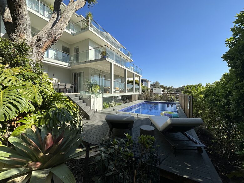 Elegant Coastal Retreat with Pool and Game Room - North Avoca, Australia