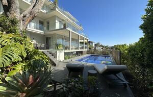 Elegant Coastal Retreat with Pool and Game Room - North Avoca, Australia
