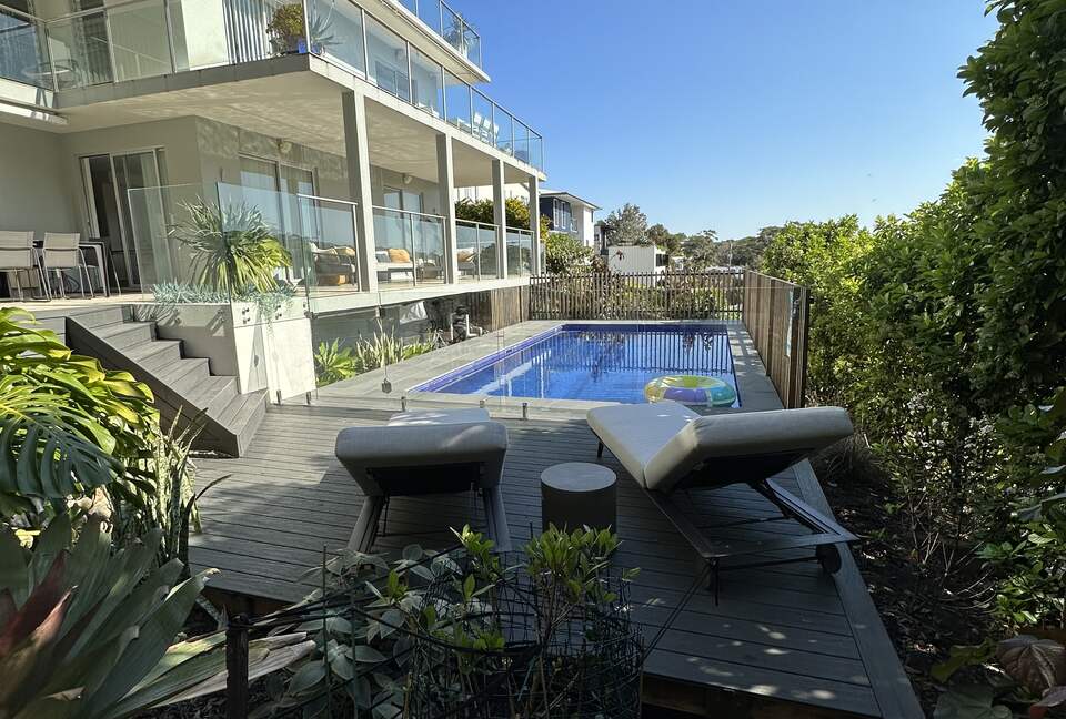 Elegant Coastal Retreat with Pool and Game Room - North Avoca, Australia