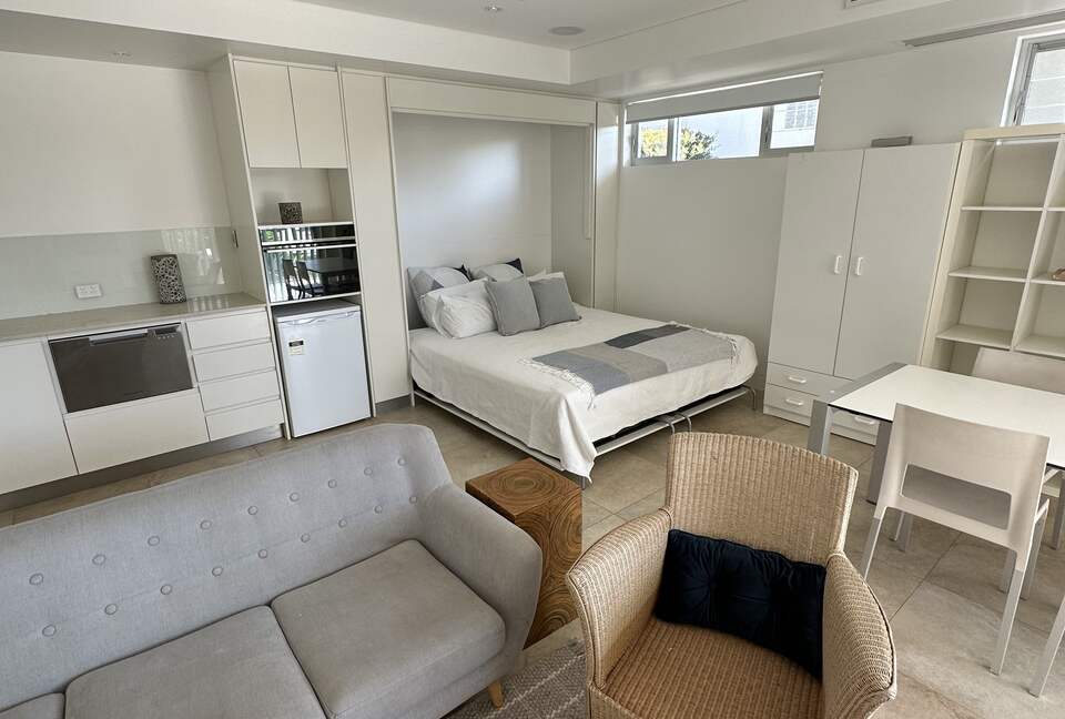 Elegant Coastal Retreat with Pool and Game Room - North Avoca, Australia