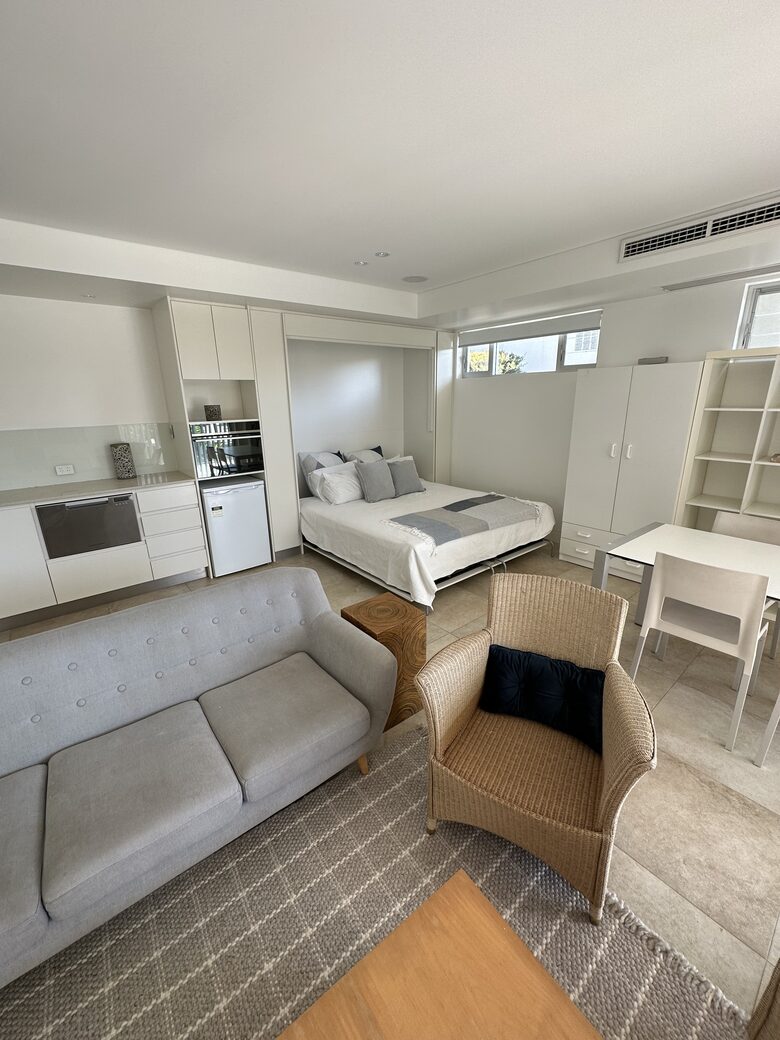 Elegant Coastal Retreat with Pool and Game Room - North Avoca, Australia