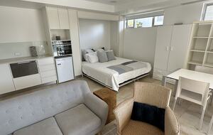 Elegant Coastal Retreat with Pool and Game Room - North Avoca, Australia