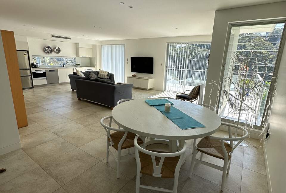 Elegant Coastal Retreat with Pool and Game Room - North Avoca, Australia