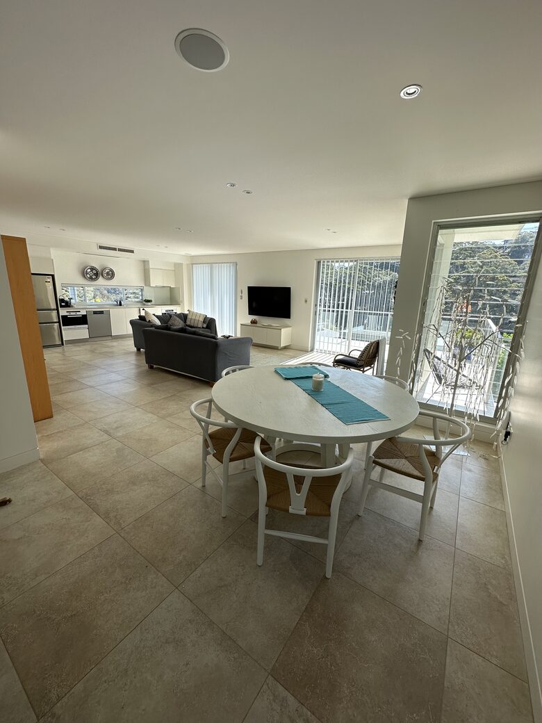 Elegant Coastal Retreat with Pool and Game Room - North Avoca, Australia