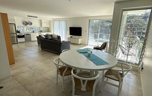 Elegant Coastal Retreat with Pool and Game Room - North Avoca, Australia