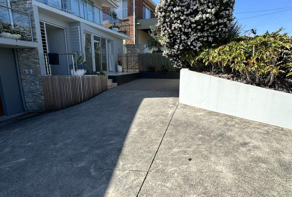 Elegant Coastal Retreat with Pool and Game Room - North Avoca, Australia