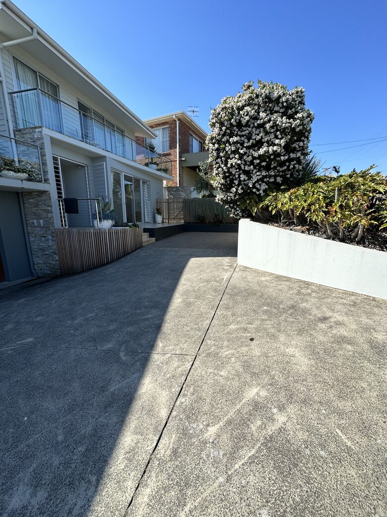 Elegant Coastal Retreat with Pool and Game Room - North Avoca, Australia