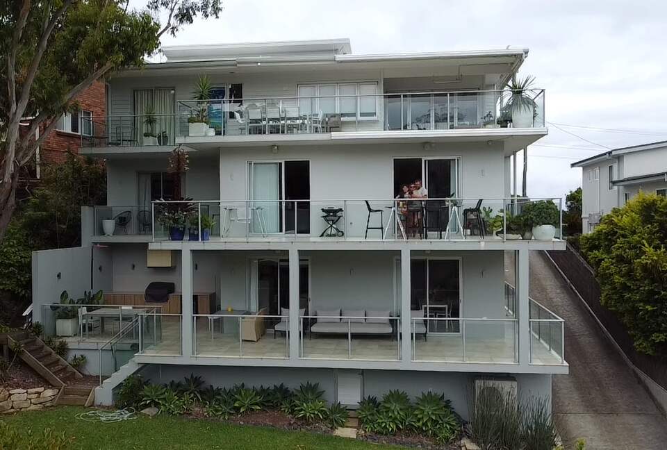 Elegant Coastal Retreat with Pool and Game Room - North Avoca, Australia