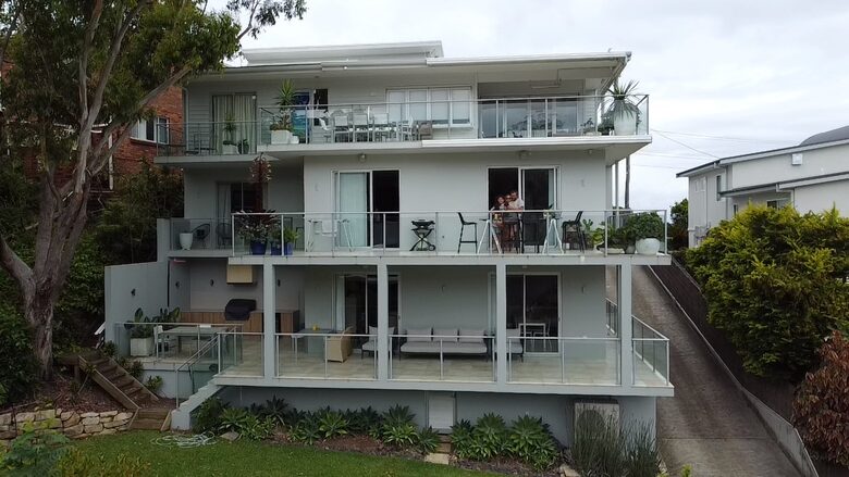 Elegant Coastal Retreat with Pool and Game Room - North Avoca, Australia