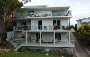 Elegant Coastal Retreat with Pool and Game Room - North Avoca, Australia