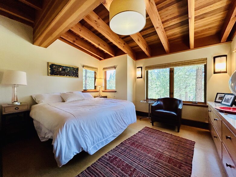 Guest bedroom with Queen size mattress & meadow/forest views